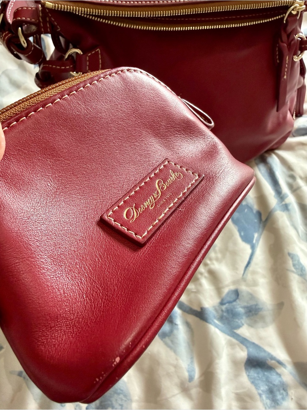 Dooney & Bourke smooth leather Teagan bag in Mulberry with accessories - Picture 3 of 14